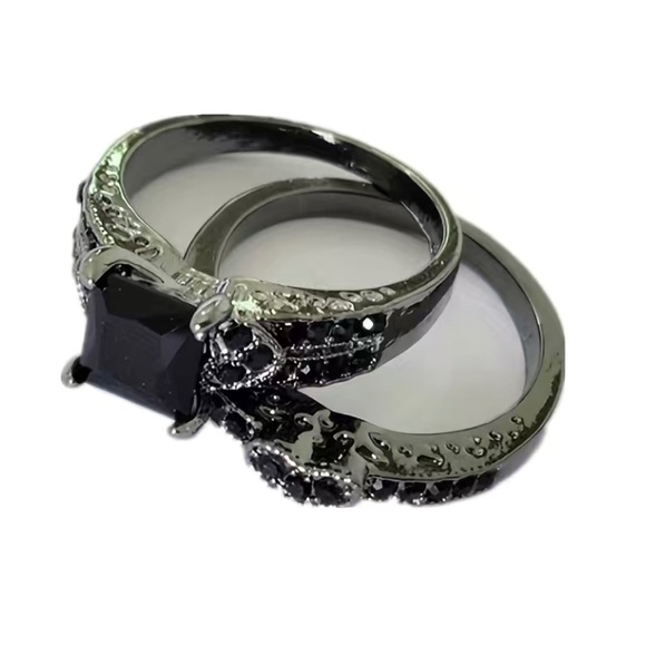 Black Cubic Zirconia Sz 8 Beautiful 2 pc Ring! - Picture 12 of 14